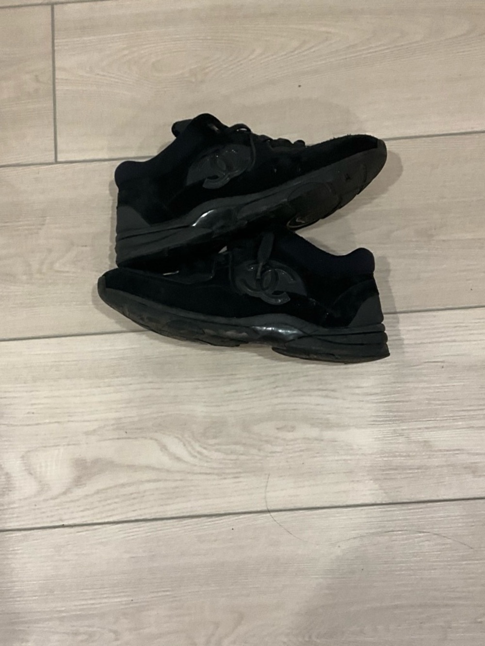 CHANEL Kids Black Velvet Logo Runner Sneakers
